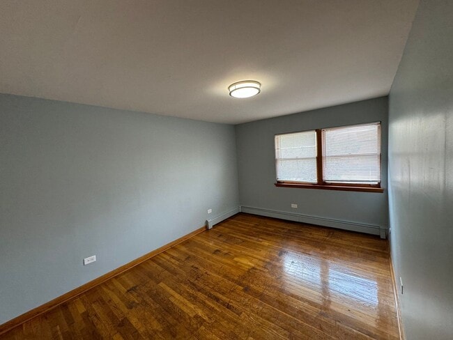 Building Photo - 3014 W 59th St