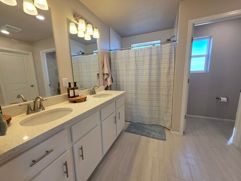 Building Photo - 6075 Notch Top Way