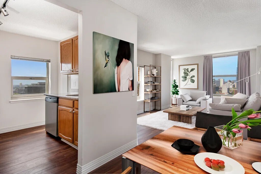 Building Photo - 10 E Delaware Pl