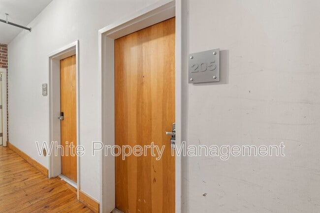 Building Photo - 3205 N Davidson St