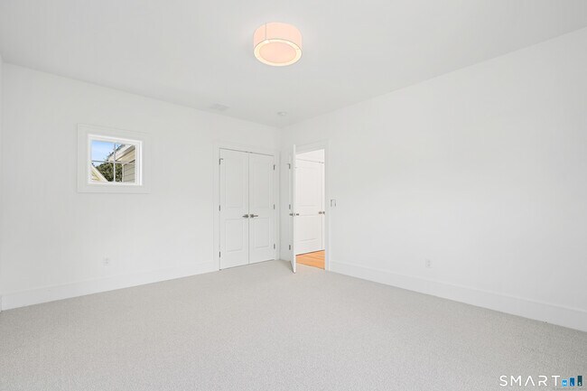 Building Photo - 15 Damia Dr