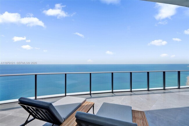 Building Photo - 15701 Collins Ave