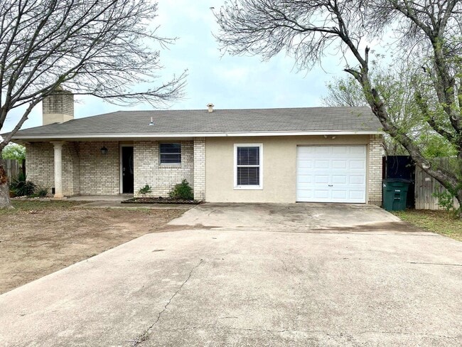 Primary Photo - 110 Mariposa Dr