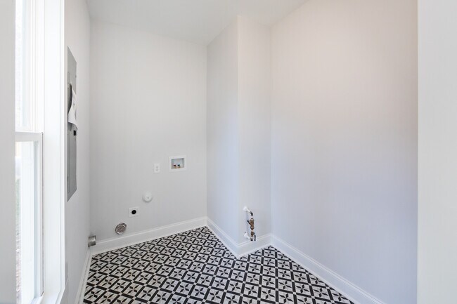 Building Photo - 805 Rodey Ave