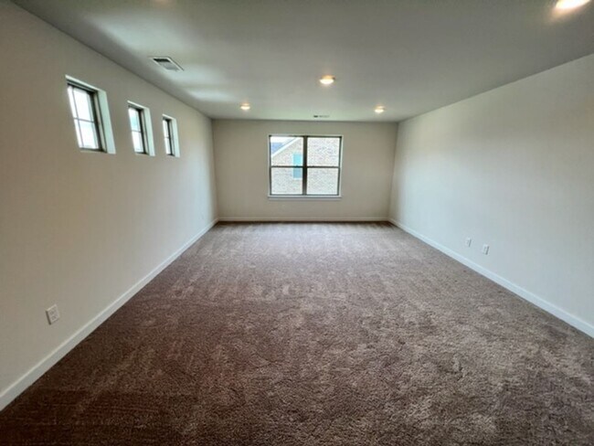 Building Photo - Beautiful 4 Bed/ 3.5 Bath Home in Newly Built Rivers Edge!