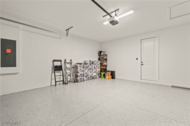 Building Photo - 6988 Saona CT