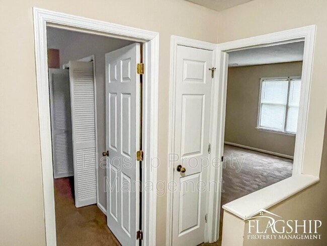 Building Photo - 3412-D N Walnut St