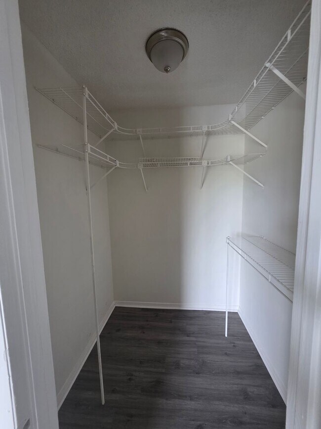 Building Photo - 207 Weddell St