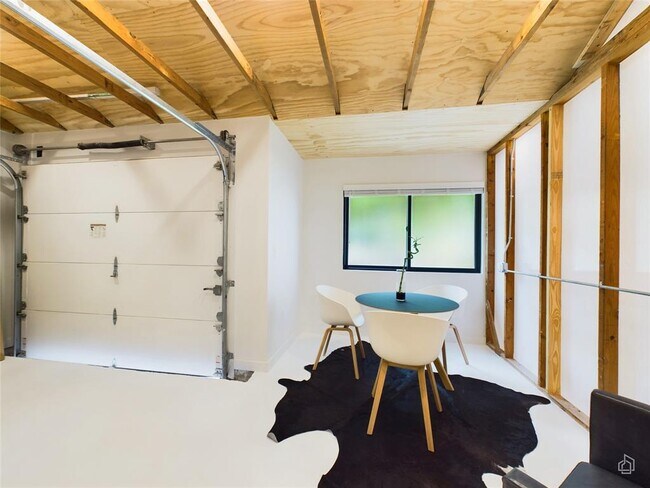 Building Photo - 6007 Leisure Run Rd