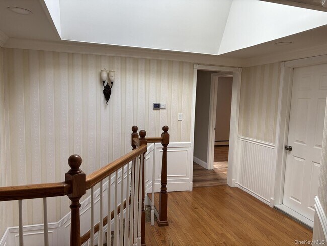 Building Photo - 71 Maple Ave