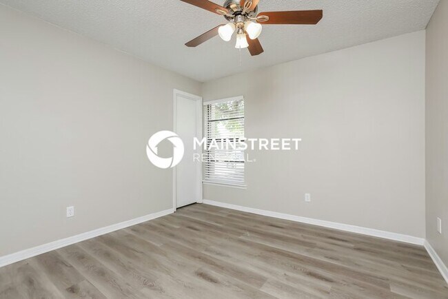 Building Photo - 3 Bedroom Pet-Friendly Home in ORLANDO, FL with Main Street Renewal