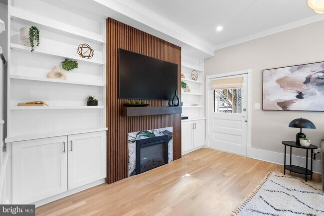 Building Photo - 1616 Kilbourne Pl NW