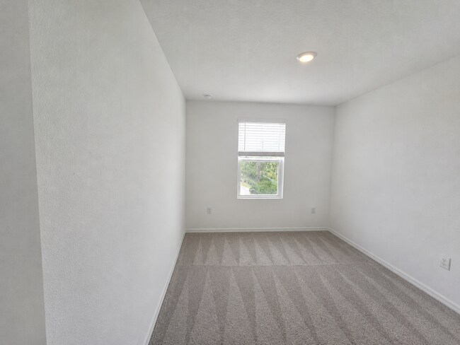 Building Photo - Annual End-Unit Townhome with 3 Bedrooms in Edgestone at Artisan Lakes