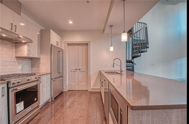 Building Photo - 957 Liberty Ave