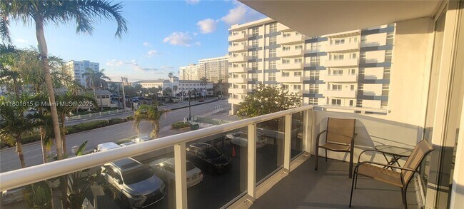 Building Photo - 3140 S Ocean Dr