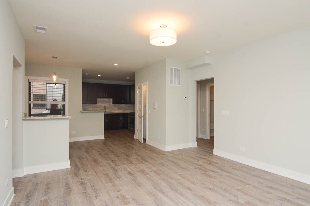 Building Photo - 1147 Maple Ave