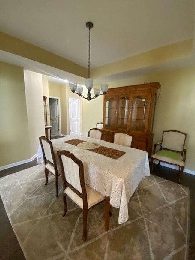 Building Photo - Welcome to this fully furnished 3-bedroom, 3-bathroom townhouse located in the vibrant Hawkeswate...