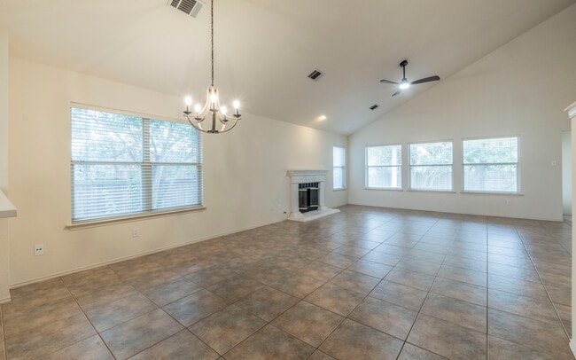 Building Photo - 2811 Hannah Kay Ln