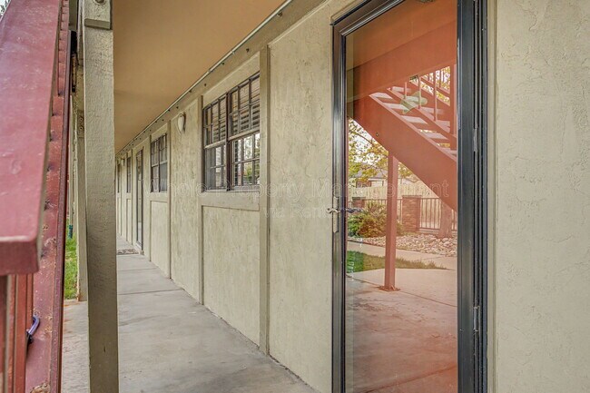 Building Photo - 1021 Carr St