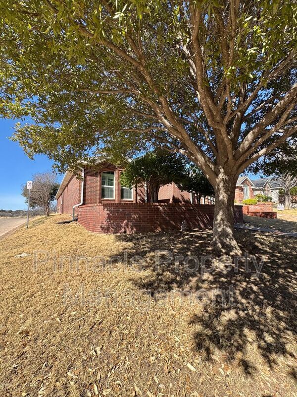 Building Photo - 10 Southridge Dr