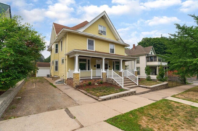 Primary Photo - 519 Humboldt Ave