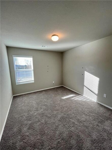 Building Photo - 909 E Egret Rd