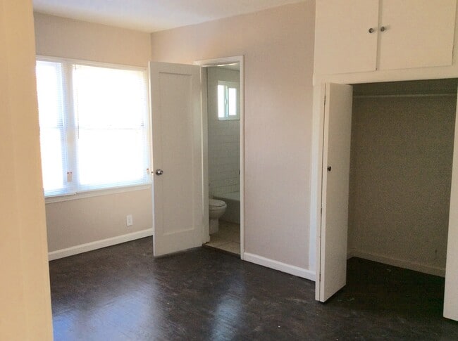 Building Photo - 2516 Ashby St