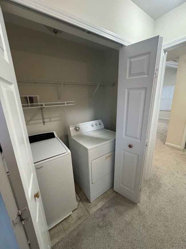 Building Photo - Highly desired end unit in the community of Waterstone!