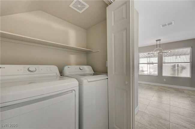 Building Photo - 170 Mirador St