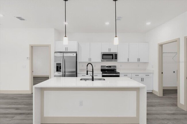 Building Photo - 4717 SW 166th Ln