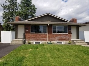 Building Photo - Spacious & Updated 3 bedrooms +large rec room 2 baths, landscaped