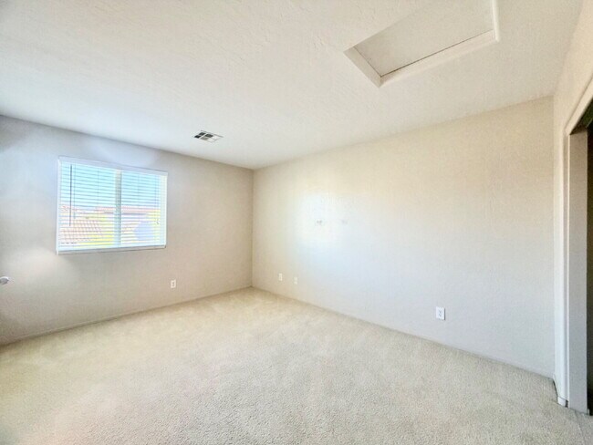 Building Photo - SPACIOUS 3 BEDROOM + LOFT | SILVERSTONE RANCH | GILCREASE ORCHARD VIEWS