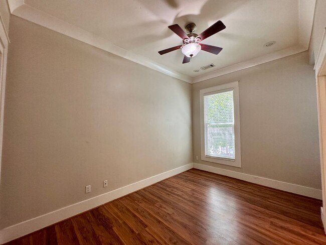 Building Photo - 1125fst