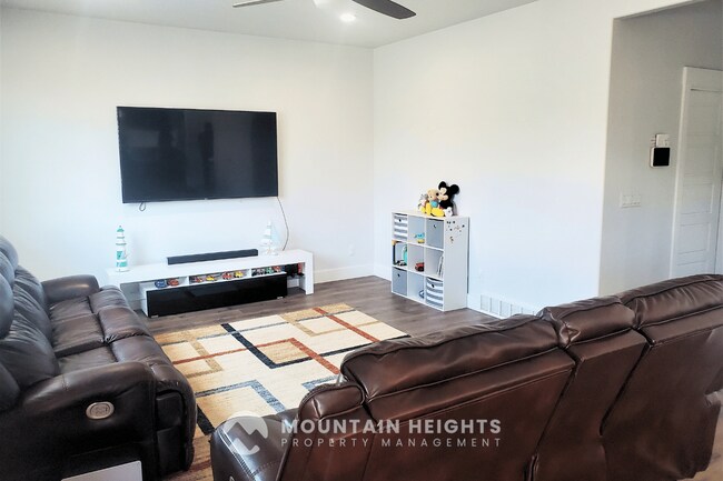 Building Photo - 3861 Spring Brook Ln