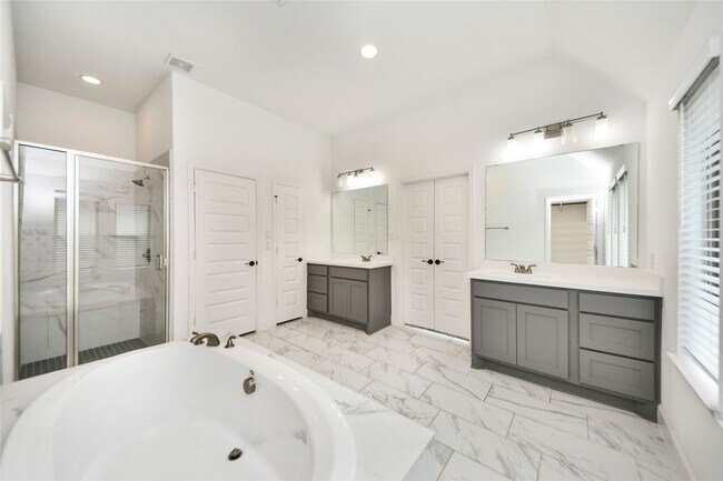 Building Photo - 2130 Coyote Run Dr