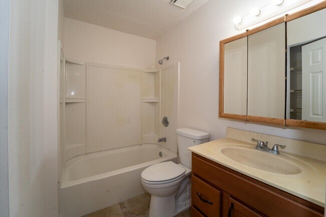 Building Photo - 1000 S Winterhawk Dr
