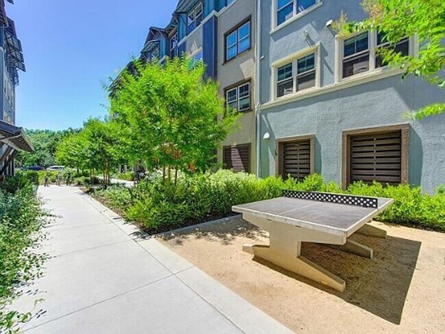 Building Photo - Upscale 2/2 Apartment in The Cannery!