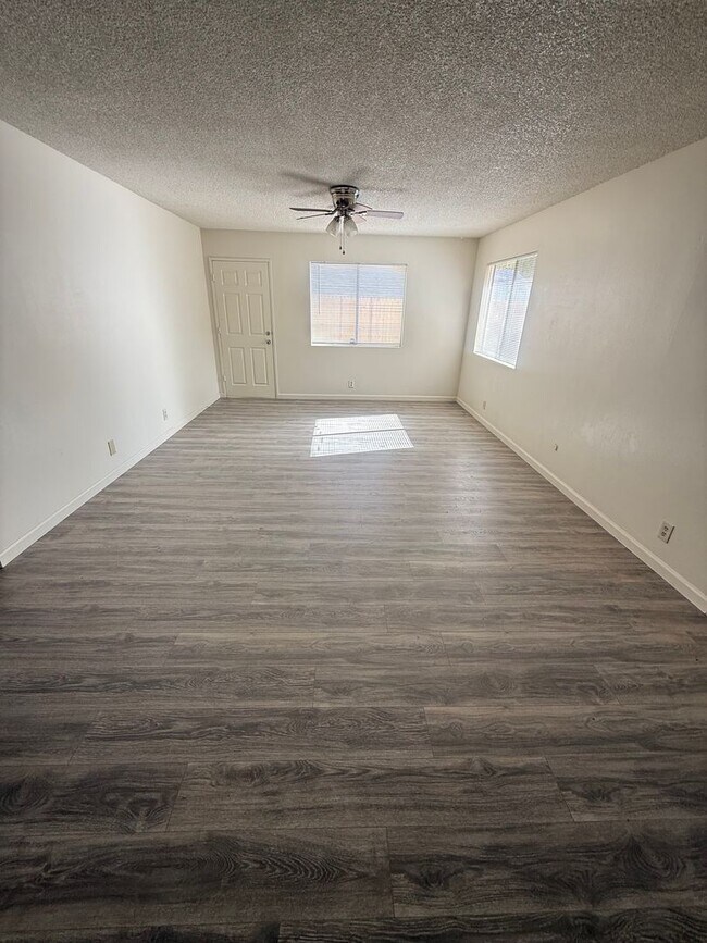 Building Photo - 3012 Catalina Dr