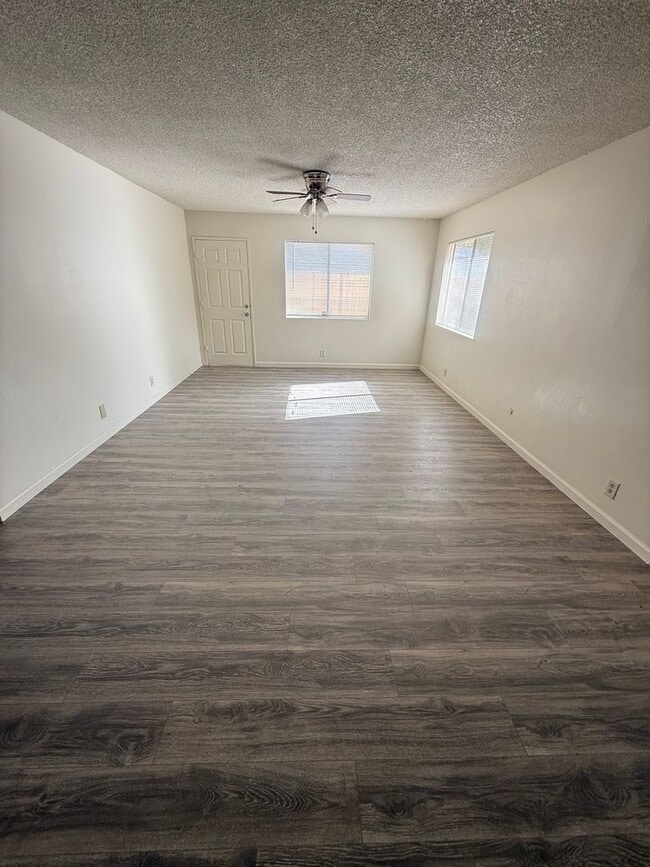 Building Photo - Spacious 4-Bedroom Home in Northeast Bakersfield