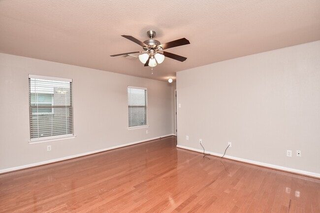 Building Photo - 15327 Mission Oak Dr