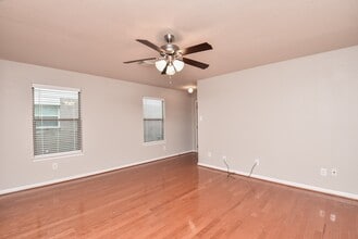 Building Photo - 15327 Mission Oak Dr