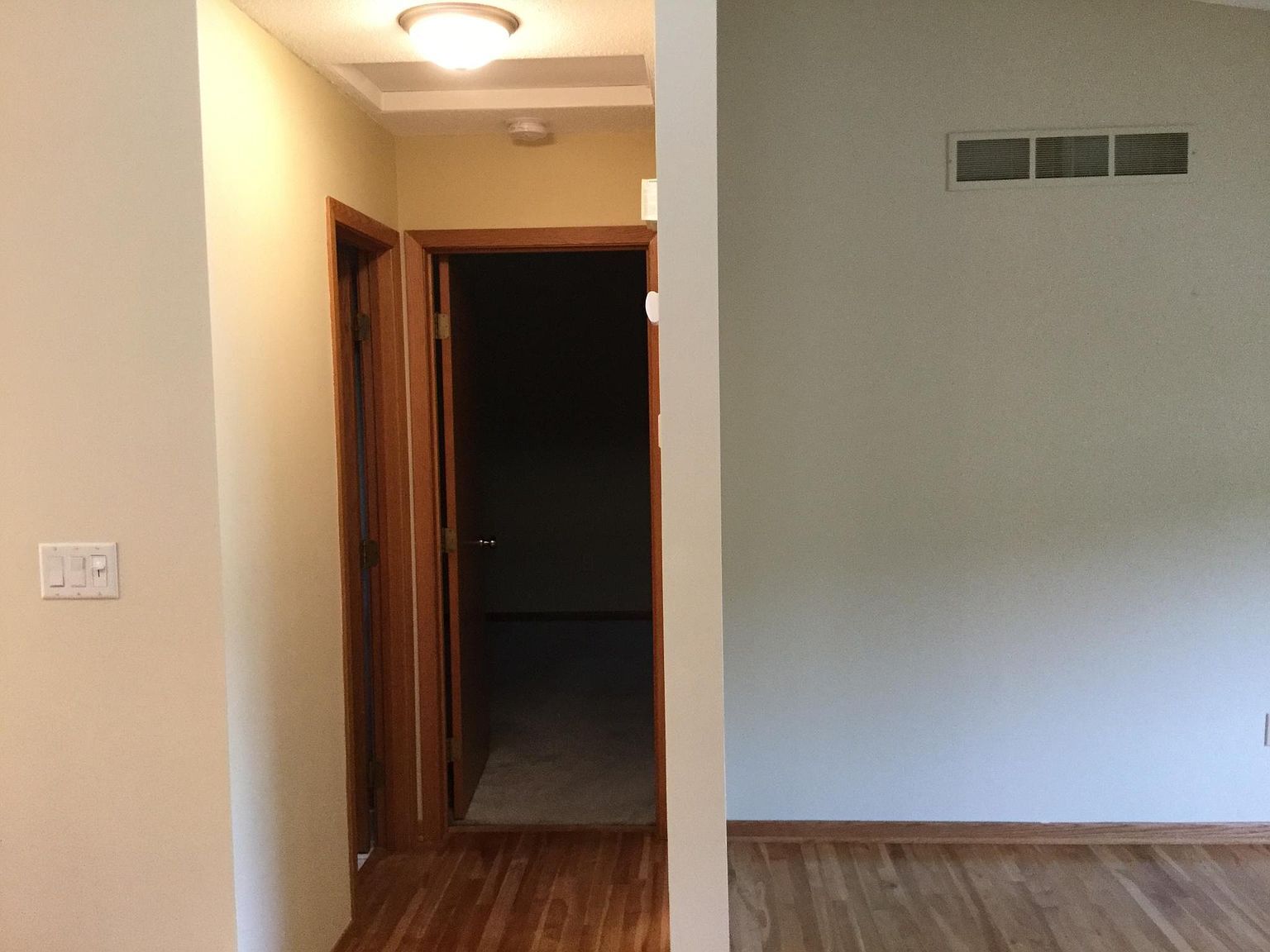 Upstairs hallway - 3991 Whiting Ln NE