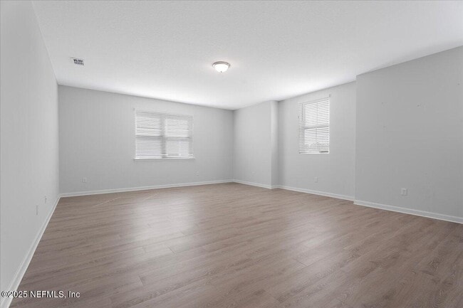 Building Photo - 221 Ness Cir