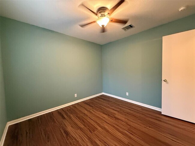 Building Photo - 25 Azalea Dr