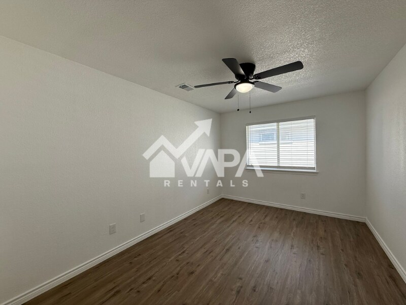 Building Photo - 5823 Midcrown Dr