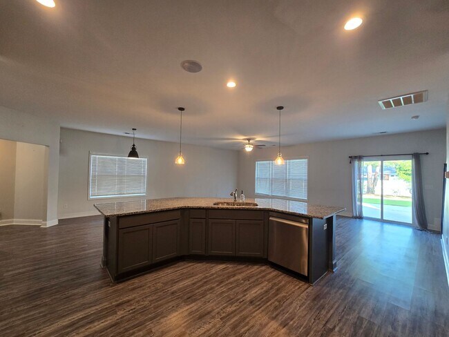 Building Photo - Beautiful home in popular Heritage Bay - F...