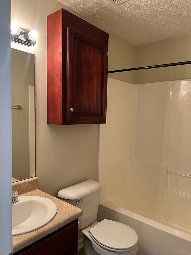 Building Photo - 107 Winthrope Ln