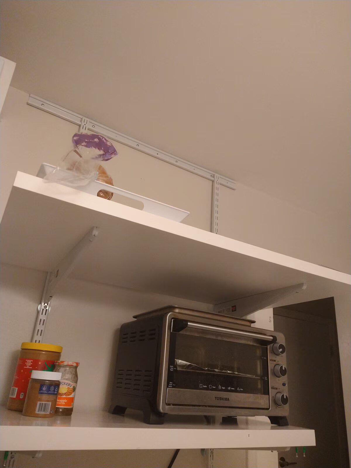 Building Photo - Room in House on Foxcroft Dr