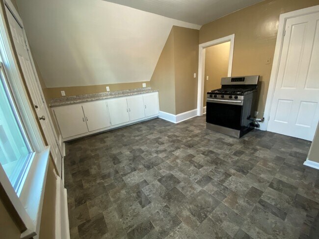 Building Photo - 517 S Water St