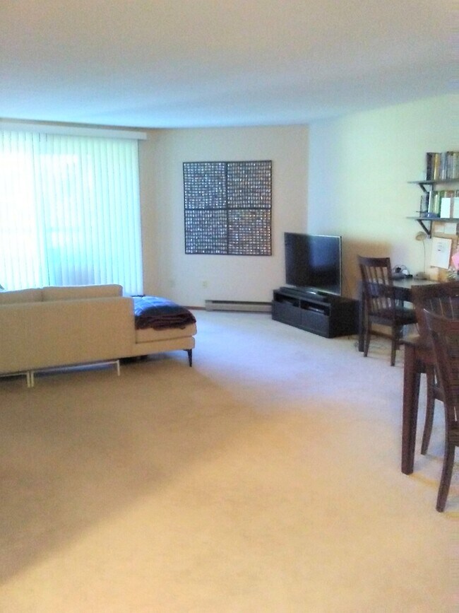 Building Photo - 3942 N Oakland Ave